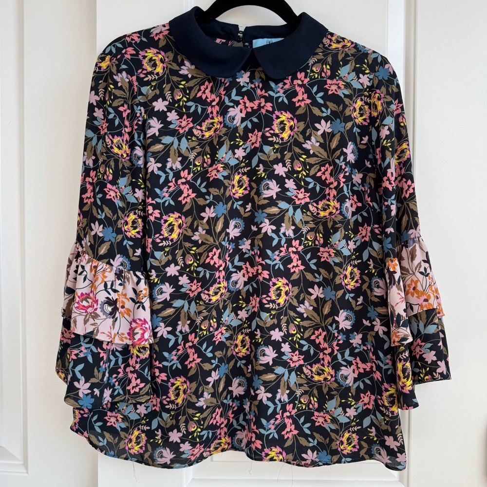CeCe Floral Peter Pan Collar Blouse | Tiered Bell Sleeve | M